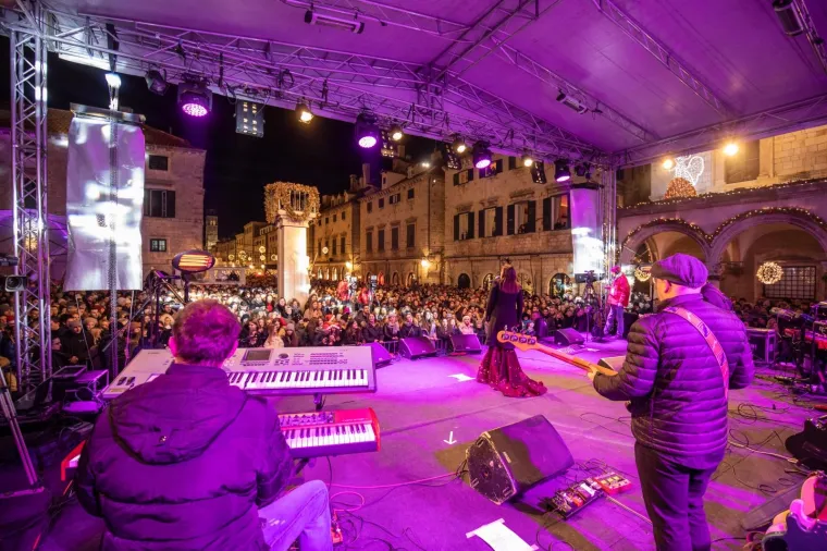 01.01.2019., Stradun, Dubrovnik - Docek Nove 2019. godine na Stardunu uz Ninu Badric i Tonija Cetinskog.
Photo: Grgo Jelavic/PIXSELL