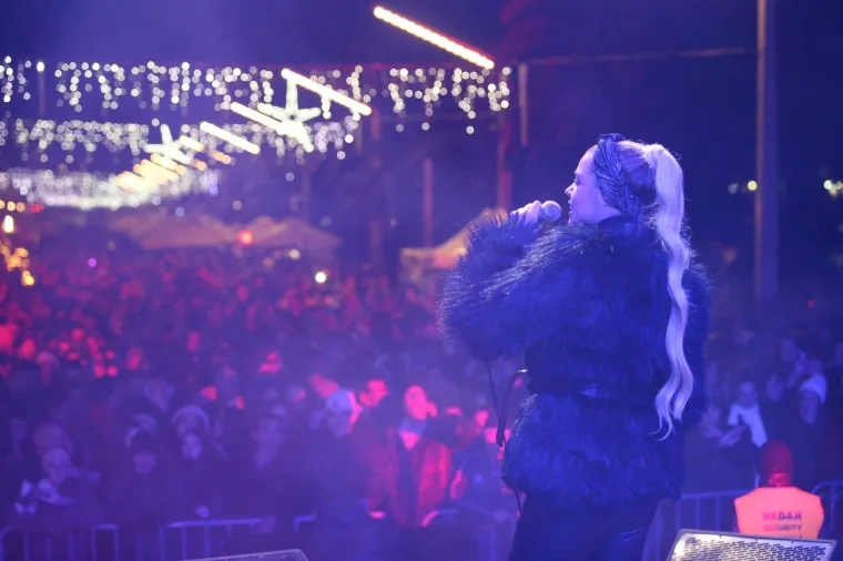 01.01.2019.,Split-Docek Nove godine na rivi uz Magazin i Jasmina Stavrosa. Photo:Ivo Cagalj/PIXSELL