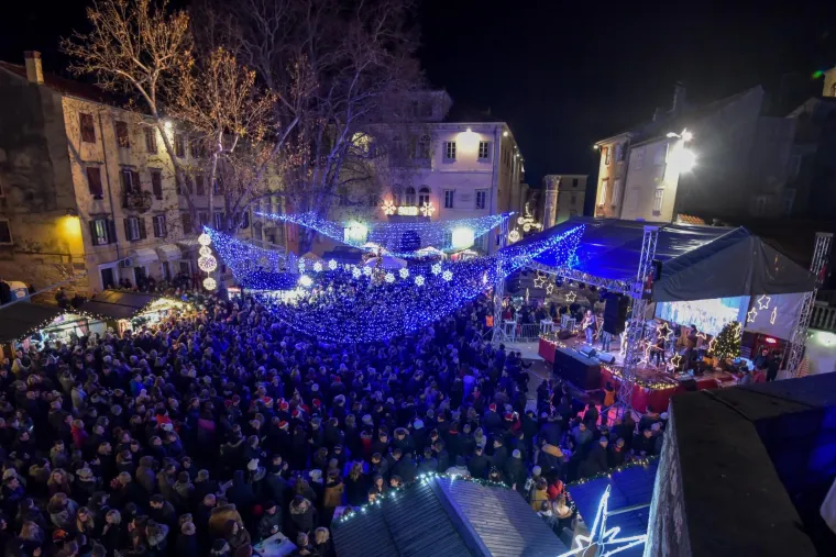 31.12.2018., Zadar -   Neno Belan i fiumensi uveli su zadrane u Novu 2019. godinu. 
Photo: Dino Stanin/PIXSELL