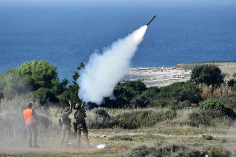 Portal Globalfirepower objavio je konačnu listu najjačih svjetskih vojnih sila. Na čelu konačne liste za 2018. godinu ostale su iste države kao i godinu ranije. Na regionalnom polju, Hrvatska je smje&scaron;tena na 72., a Srbija na 78. mjesto.