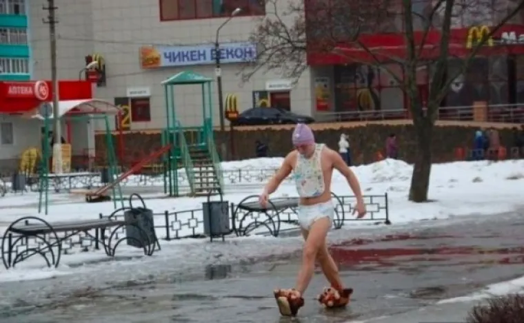 NOVU GODINU DOČEKALI SU UZ MORE ALKOHOLA, A ONDA JE SVE PO&Scaron;LO PO KRIVU: Hodajući ulicom srama upali su u kadar