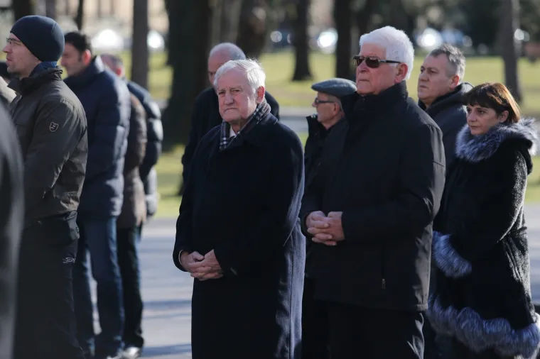 Posljednji ispraćaj Bo&scaron;ka Pepsija Božića: Na sprovodu Karamarko, Houra, Srebrić...