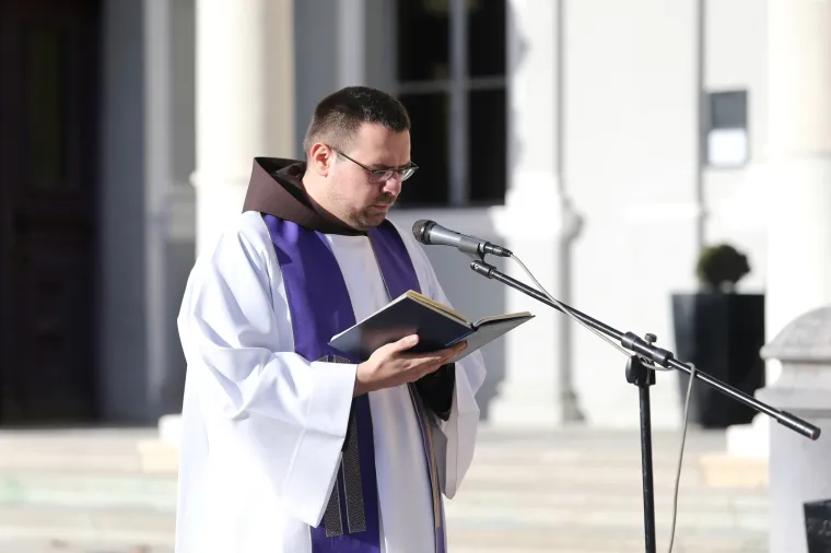 Posljednji ispraćaj Bo&scaron;ka Pepsija Božića: Na sprovodu Karamarko, Houra, Srebrić...