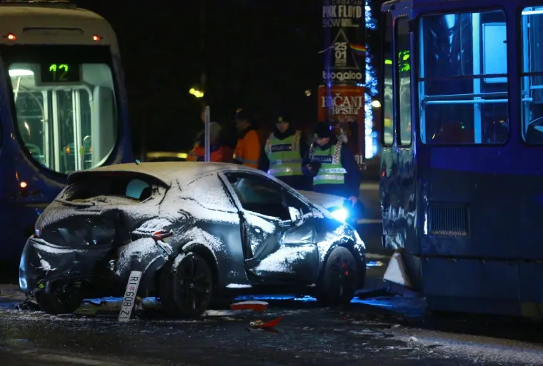 Sudarili se dva tramvaja i dva automobila kod ravnica