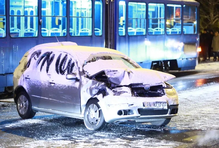 Sudarili se dva tramvaja i dva automobila kod ravnica