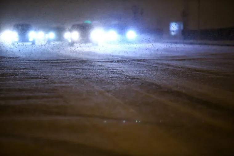 Snijeg pada u Zagrebu, Slavoniji i Lici: Orkanska bura na jugu nosila krovove i zatvorila ceste