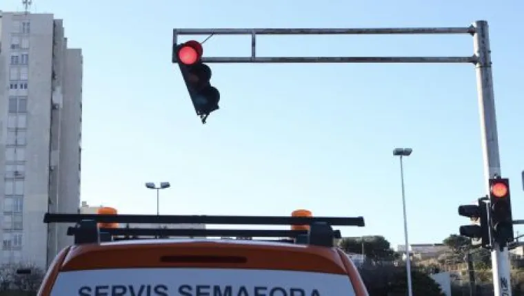 Orkanska bura poharala Posedarje: Počupane cigle, slomljeni betonski dimnjaci, masline iščupane iz korijena...