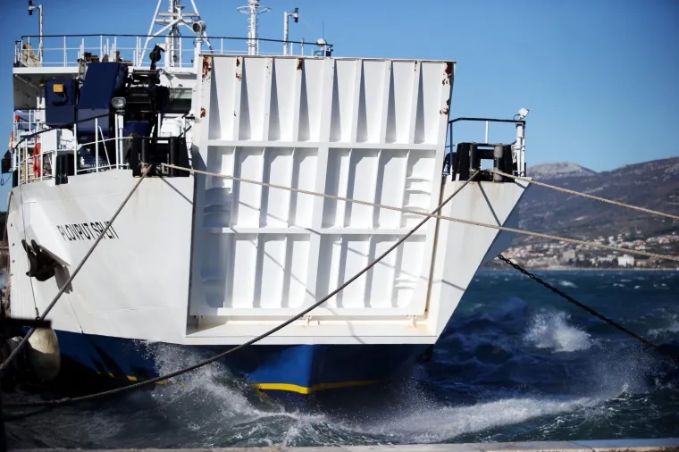 Orkanska bura poharala Posedarje: Počupane cigle, slomljeni betonski dimnjaci, masline iščupane iz korijena...
