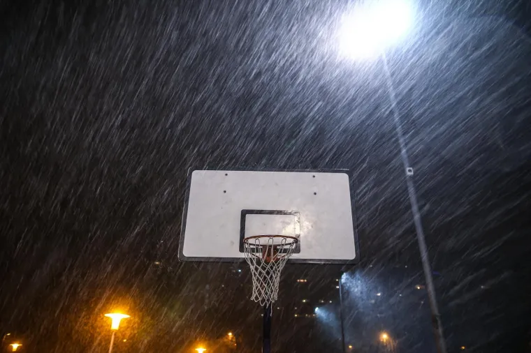 PAHULJE ZABIJELILE METROPOLU: U Zagrebu u večernjim satima pao gust snijeg