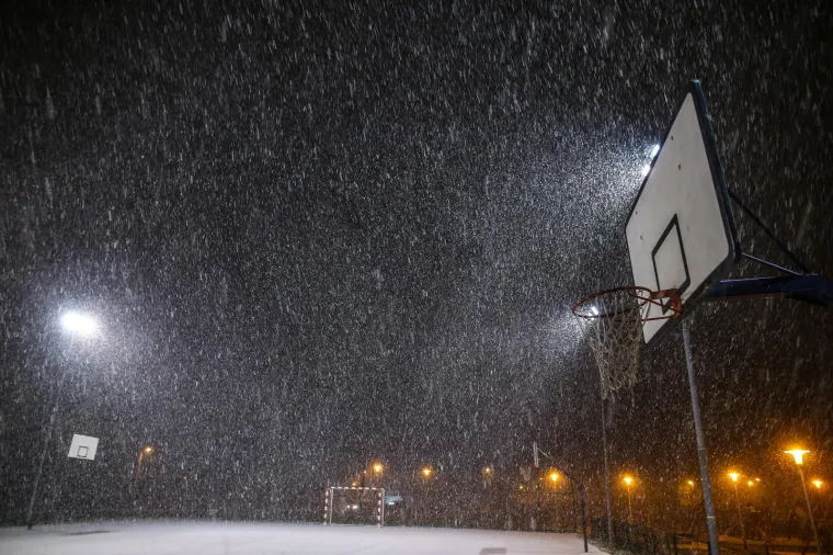 PAHULJE ZABIJELILE METROPOLU: U Zagrebu u večernjim satima pao gust snijeg