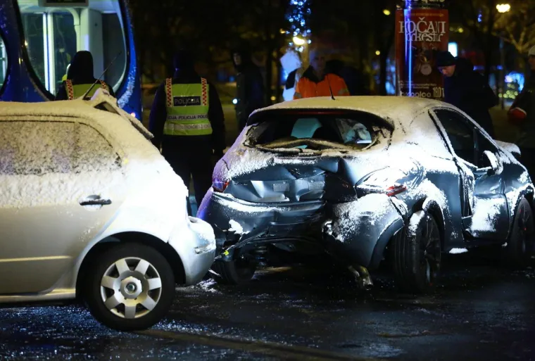 Sudar dva automobila i dva tramvaja na zagrebačkim Ravnicama