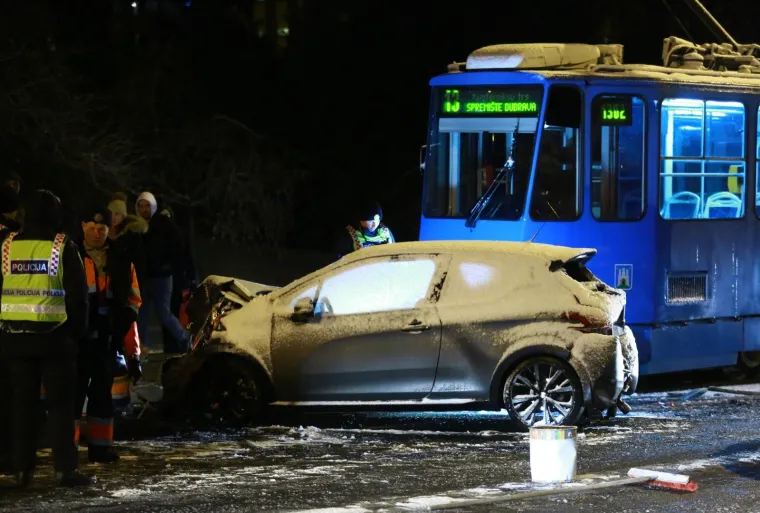 Sudar dva automobila i dva tramvaja na zagrebačkim Ravnicama