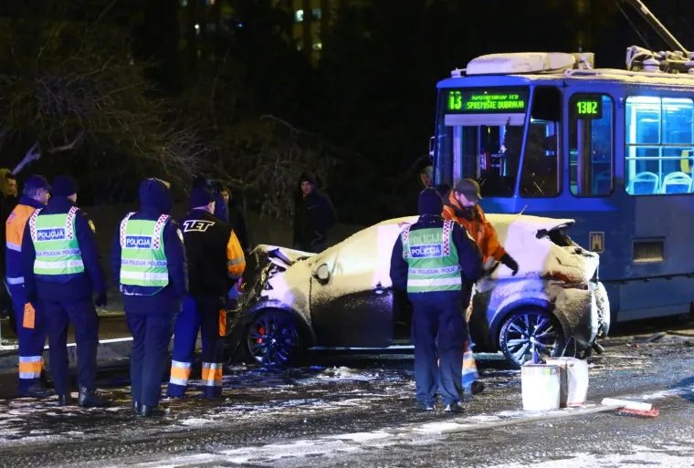 Sudar dva automobila i dva tramvaja na zagrebačkim Ravnicama