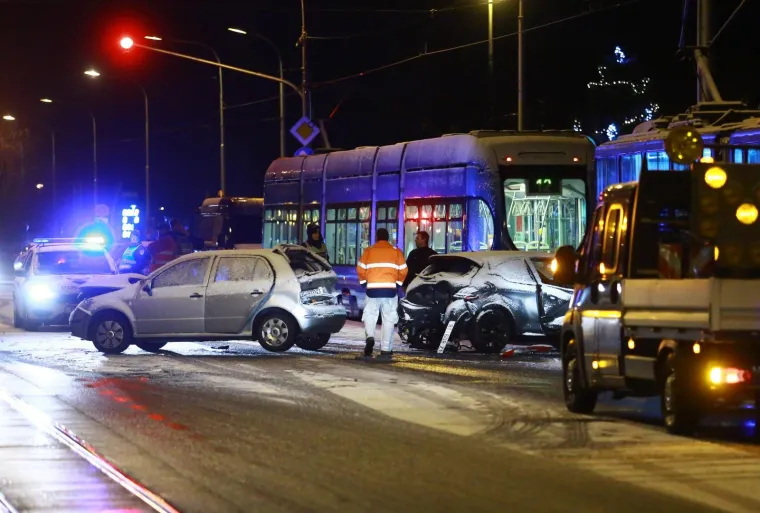 Sudar dva automobila i dva tramvaja na zagrebačkim Ravnicama