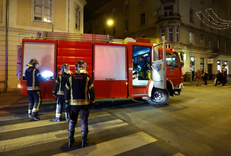 Planuo požar u podzemnoj garaži centra Cvjetno, nema ozlijeđenih