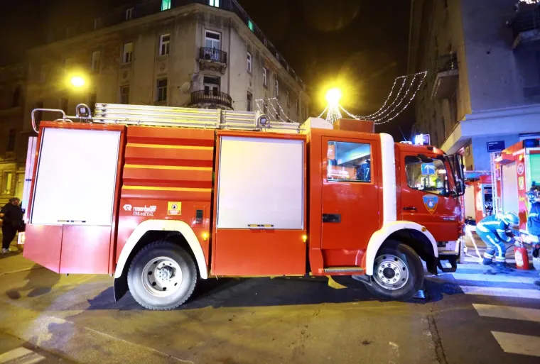 Intervencija vatrogasaca zbog kvara trafostanice u garaži centra Cvjetni