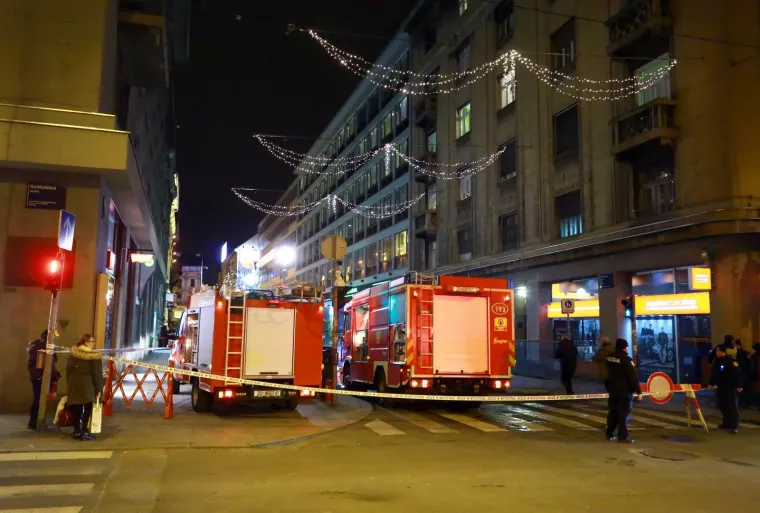 Intervencija vatrogasaca zbog kvara trafostanice u garaži centra Cvjetni