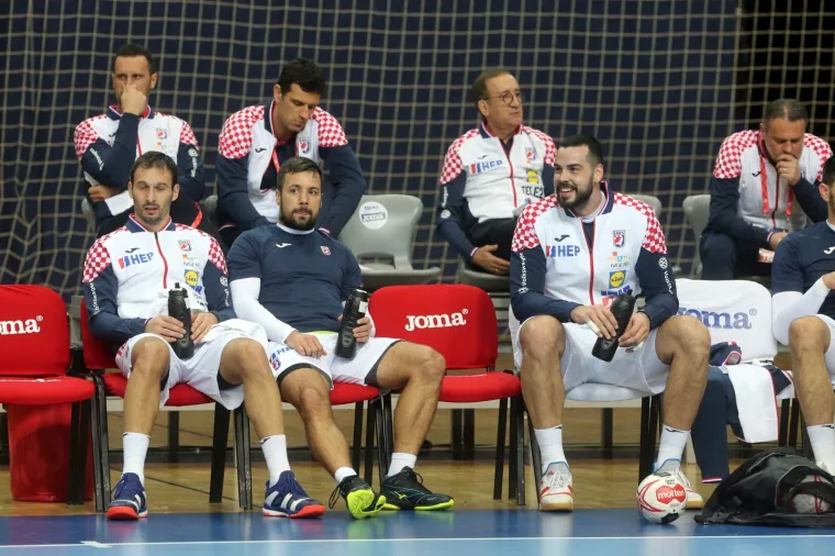 ZAVR&Scaron;NE PRIPREME KAUBOJA: Zavirite u galeriju i osjetite da&scaron;ak atmosfere s utakmice protiv Crne Gore