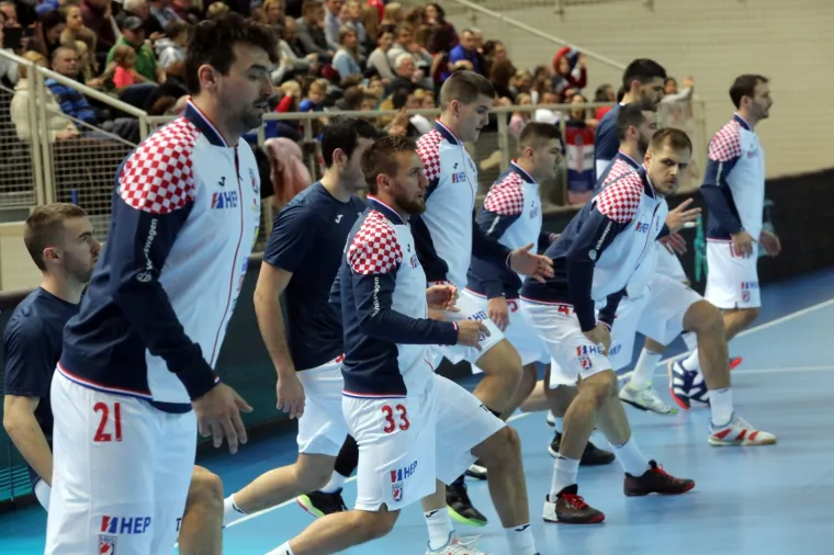 ZAVR&Scaron;NE PRIPREME KAUBOJA: Zavirite u galeriju i osjetite da&scaron;ak atmosfere s utakmice protiv Crne Gore