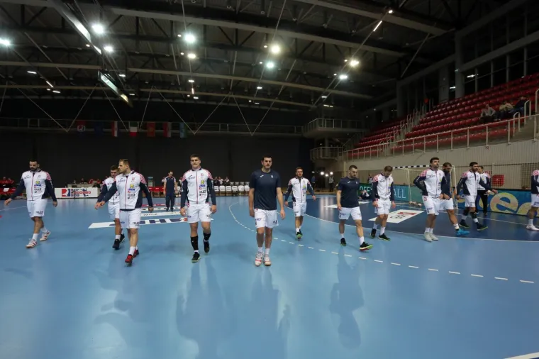 ZAVR&Scaron;NE PRIPREME KAUBOJA: Zavirite u galeriju i osjetite da&scaron;ak atmosfere s utakmice protiv Crne Gore