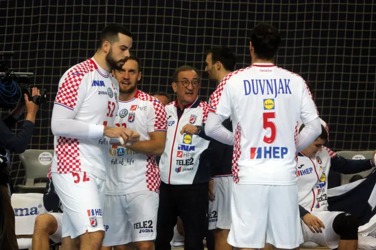 ZAVR&Scaron;NE PRIPREME KAUBOJA: Zavirite u galeriju i osjetite da&scaron;ak atmosfere s utakmice protiv Crne Gore