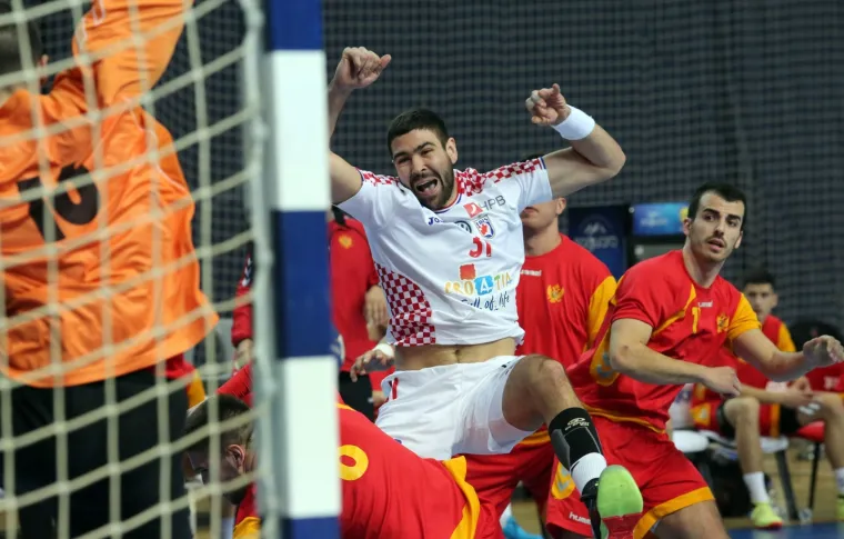 ZAVR&Scaron;NE PRIPREME KAUBOJA: Zavirite u galeriju i osjetite da&scaron;ak atmosfere s utakmice protiv Crne Gore