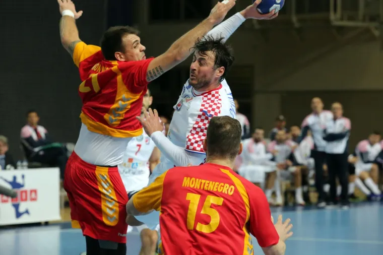 ZAVR&Scaron;NE PRIPREME KAUBOJA: Zavirite u galeriju i osjetite da&scaron;ak atmosfere s utakmice protiv Crne Gore