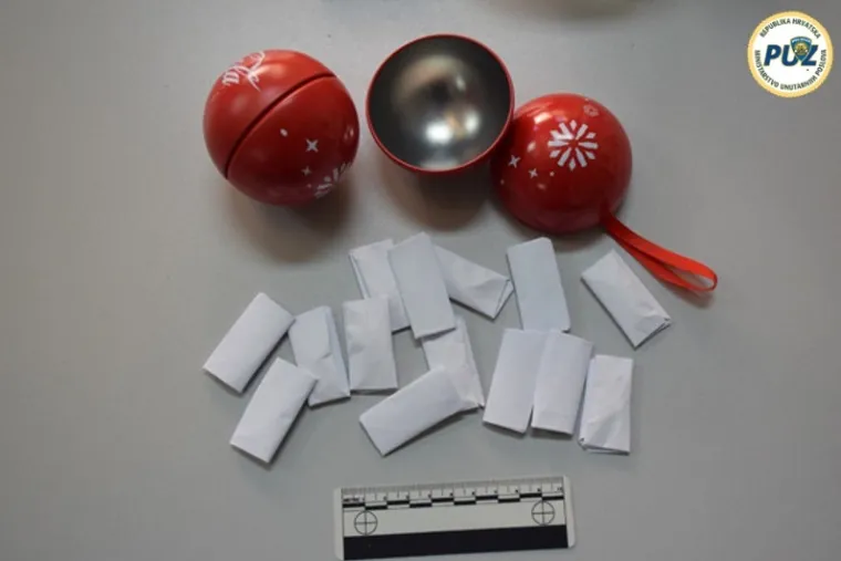 Policija kod 54-godi&scaron;njaka iz Zagreba prona&scaron;la kokain, marihuanu, digitalne vage...