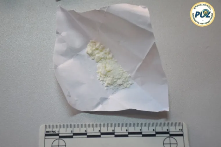 Policija kod 54-godi&scaron;njaka iz Zagreba prona&scaron;la kokain, marihuanu, digitalne vage...