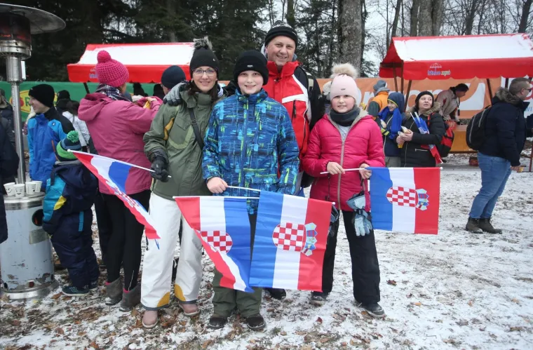 Na Sljemenu se očekuje velik broj posjetitelja. Očekuje se, također, kako će gledatelji duž staze i u ciljnoj ravnini ponovno doprinijeti stvaranju jedinstvene atmosfere kakva se samo može doživjeti u Zagrebu, na sljemenskoj utrci koja je postala kultna u skija&scaron;kom svijetu.