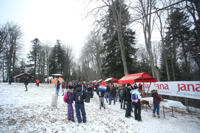 GUŽVE NA SLJEMENU, PRAVA JE LUDNICA: Osjetite da&scaron;ak snježne skija&scaron;ke bajke