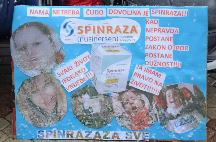 POBUNA PROTIV HZZO-a: Mirni prosvjed građana 'Novska za Anamariju i Kristinu - Spinraza za sve'