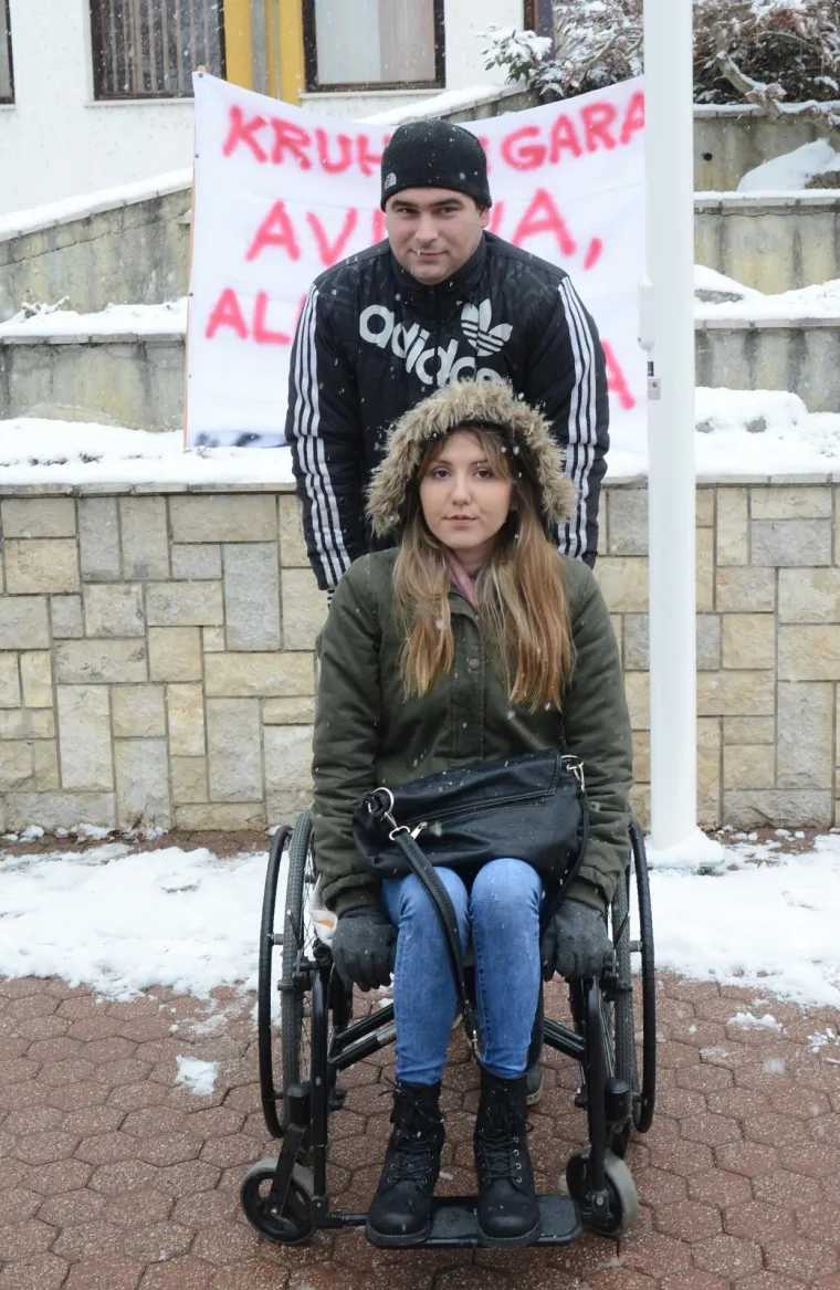 POBUNA PROTIV HZZO-a: Mirni prosvjed građana 'Novska za Anamariju i Kristinu - Spinraza za sve'