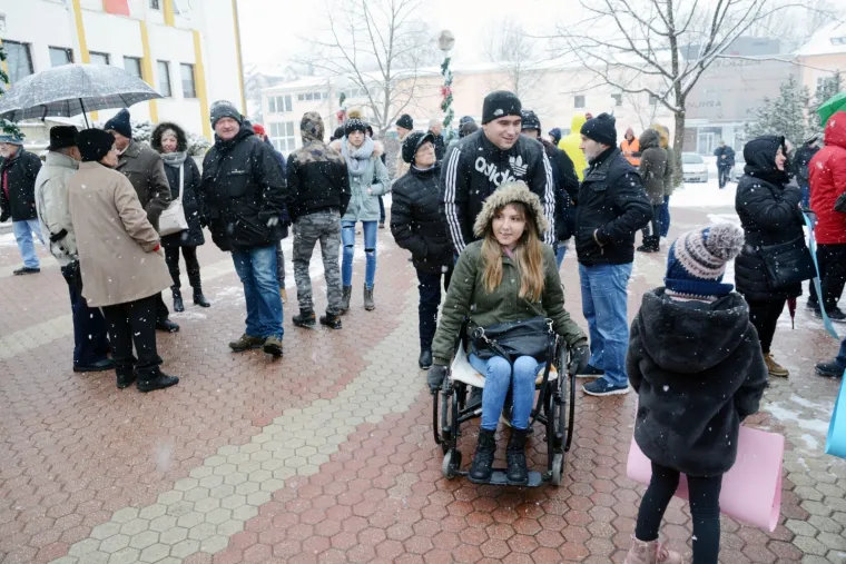 POBUNA PROTIV HZZO-a: Mirni prosvjed građana 'Novska za Anamariju i Kristinu - Spinraza za sve'