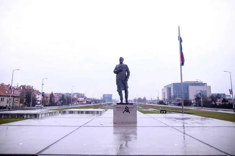 Oskvrnjen najveći spomenik Franji Tuđmanu: Vandali sprejem nacrtali srp i čekić