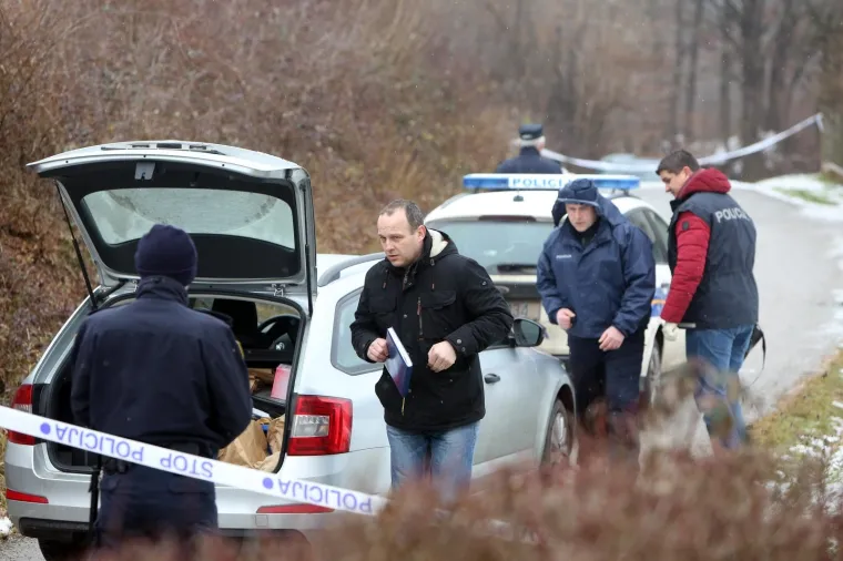 Horor kod Karlovca: Na samom kraju sela izgorio automobil, u njemu pronađeno tijelo