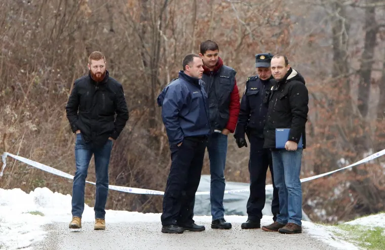 Horor kod Karlovca: Na samom kraju sela izgorio automobil, u njemu pronađeno tijelo