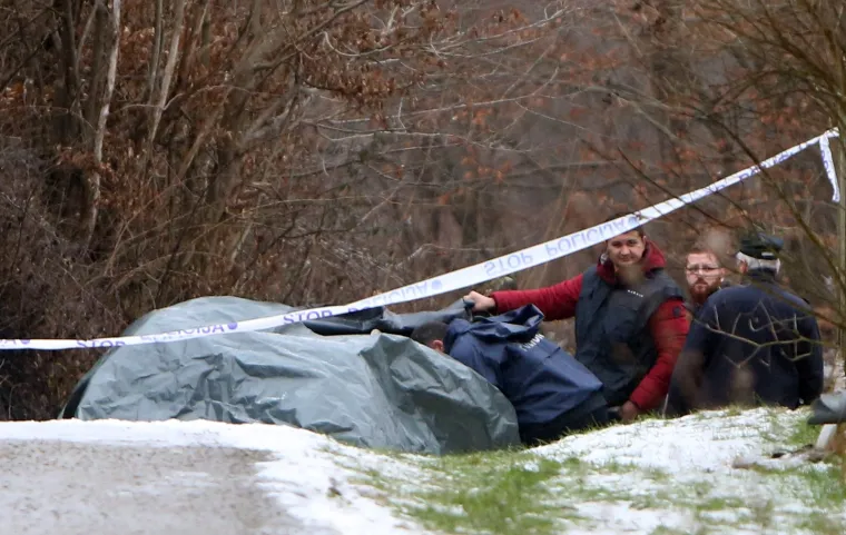 Horor kod Karlovca: Na samom kraju sela izgorio automobil, u njemu pronađeno tijelo