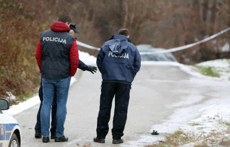 Horor kod Karlovca: Na samom kraju sela izgorio automobil, u njemu pronađeno tijelo