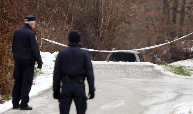 Horor kod Karlovca: Na samom kraju sela izgorio automobil, u njemu pronađeno tijelo