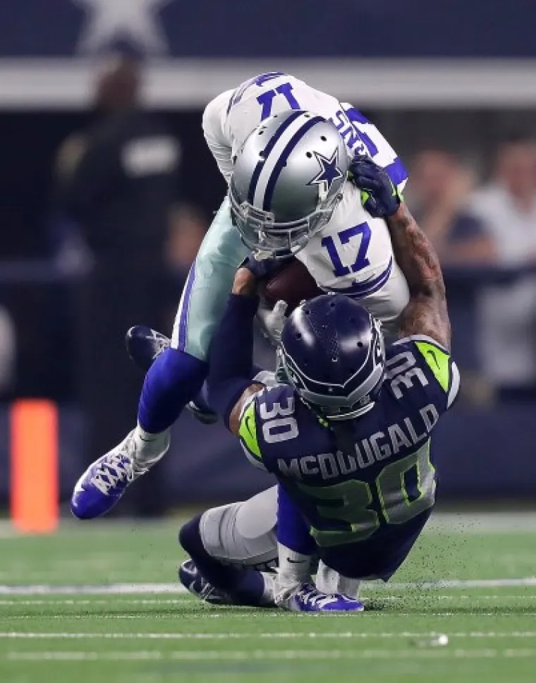 Wide receiver Dallas Cowboysa Allen Hurns doživio je stravičnu ozljedu u susretu protiv Seattle Seahawksa na AT&amp;T stadionu u Dallasu.