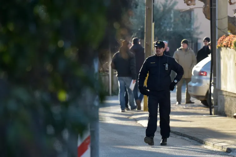 UŽAS U SUKO&Scaron;ANU: Ubio vlastitu sestru, nećaka i jo&scaron; jednu ženu, pa se ubio u obližnjem polju