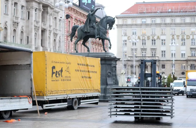 Jučer je i službeno zavr&scaron;io zagrebački Advent te se danas na svim lokacijama raspremaju kućice i popratni sadržaj.
