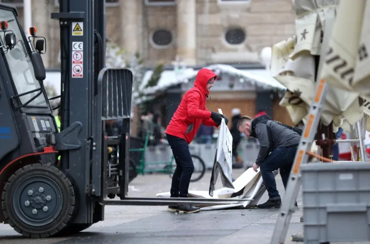 Jučer je i službeno zavr&scaron;io zagrebački Advent te se danas na svim lokacijama raspremaju kućice i popratni sadržaj.