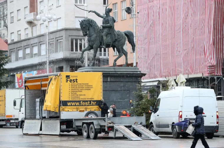 Jučer je i službeno zavr&scaron;io zagrebački Advent te se danas na svim lokacijama raspremaju kućice i popratni sadržaj.