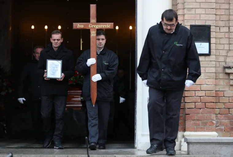 Tužna kolona na Mirogoju: Od Gregurevića se oprostili političari, glumci i brojni prijatelji