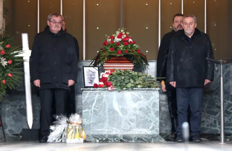 Tužna kolona na Mirogoju: Od Gregurevića se oprostili političari, glumci i brojni prijatelji