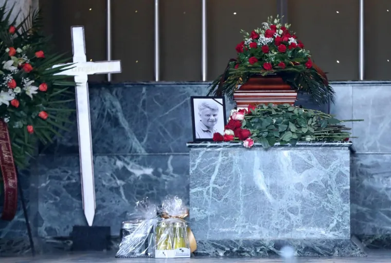 Tužna kolona na Mirogoju: Od Gregurevića se oprostili političari, glumci i brojni prijatelji