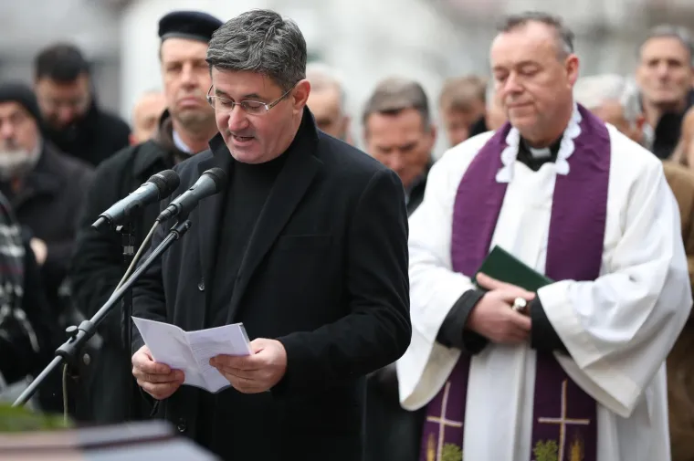 Tužna kolona na Mirogoju: Od Gregurevića se oprostili političari, glumci i brojni prijatelji