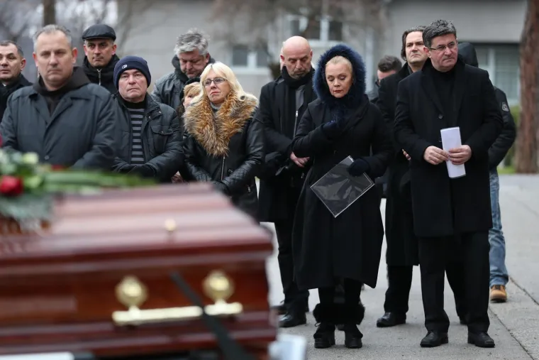 Tužna kolona na Mirogoju: Od Gregurevića se oprostili političari, glumci i brojni prijatelji